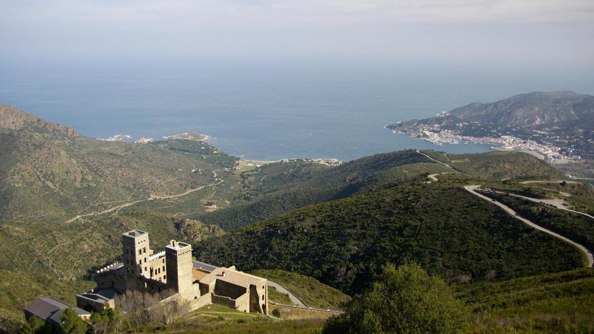 Vista aèria del monestir de Sant Pere de Rodes, a l'Alt Empordà