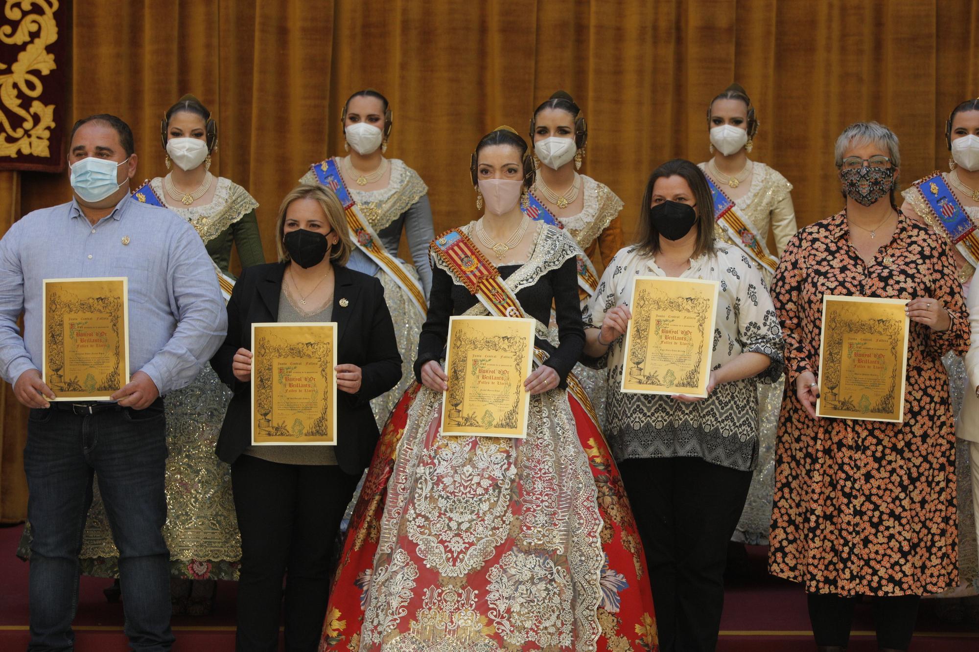 Benicalap recibe los honores de sus falleros con "Bunyol de Brillants"