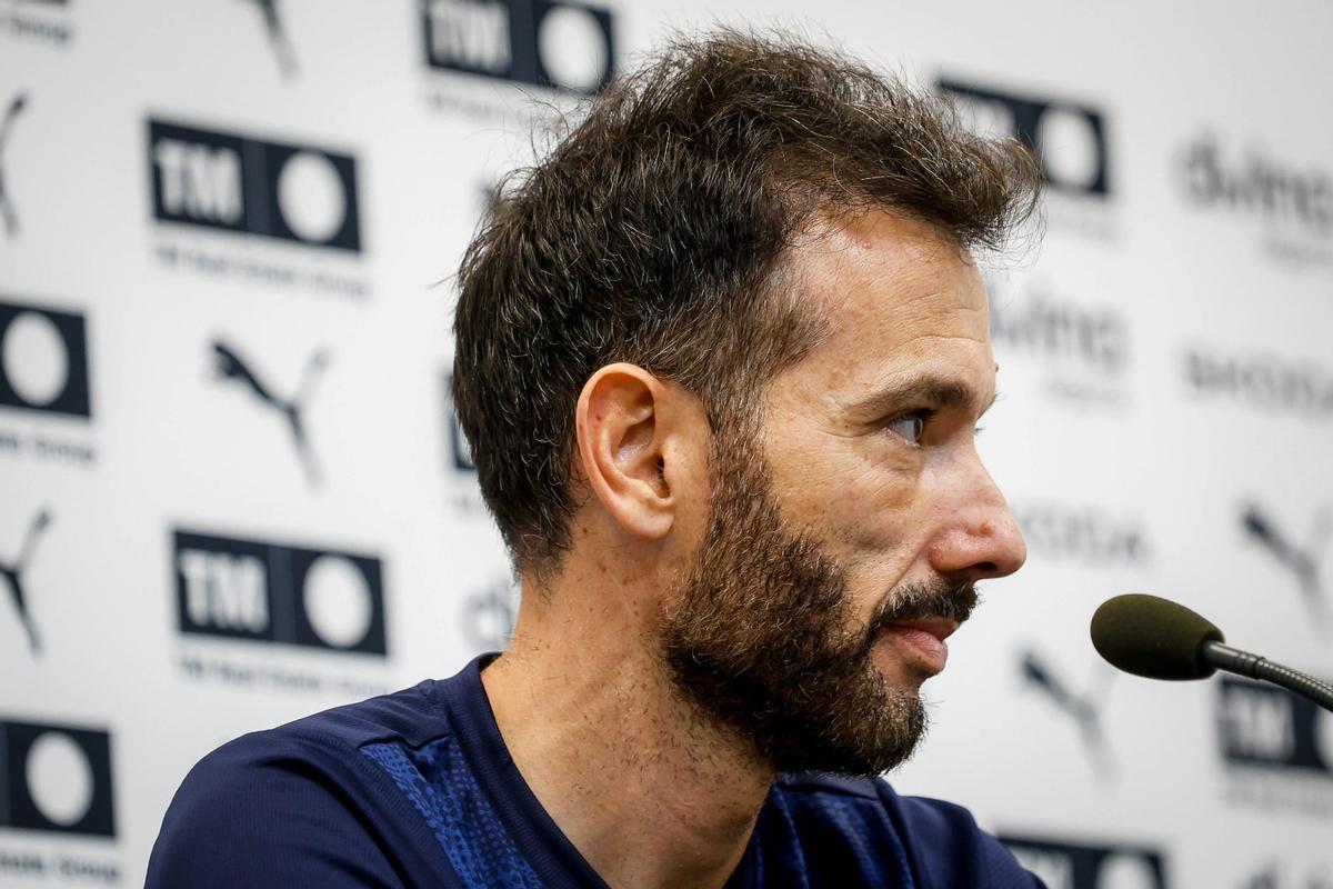 Carlos Corberán, en la sala de prensa de la Ciutat Esportiva