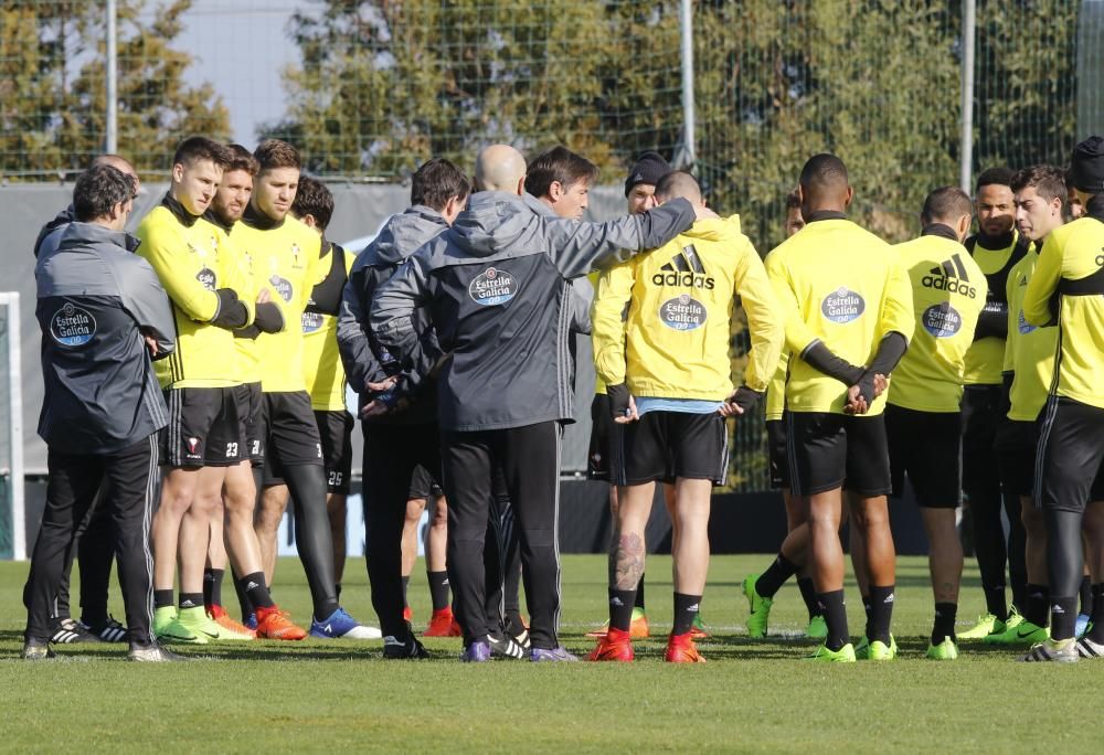 Eduardo Berizzo dirige el último entrenamiento del cuadro celeste antes de visitar el domingo al Sporting en El Molinón