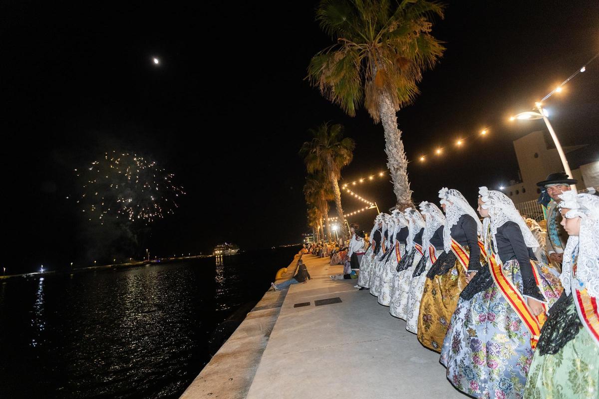 Los fuegos artificiales pusieron el broche de oro al Pregón de Hogueras