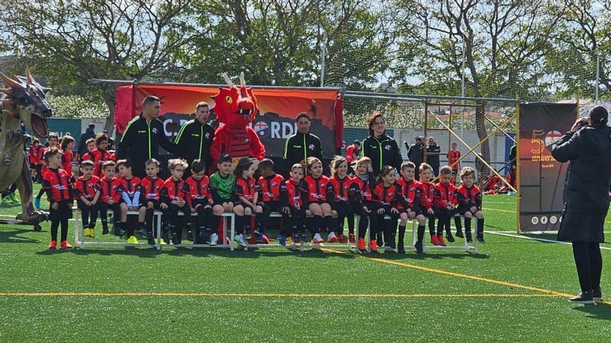 Escuela de fútbol del CD Sant Jordi que fue presentada este domingo.