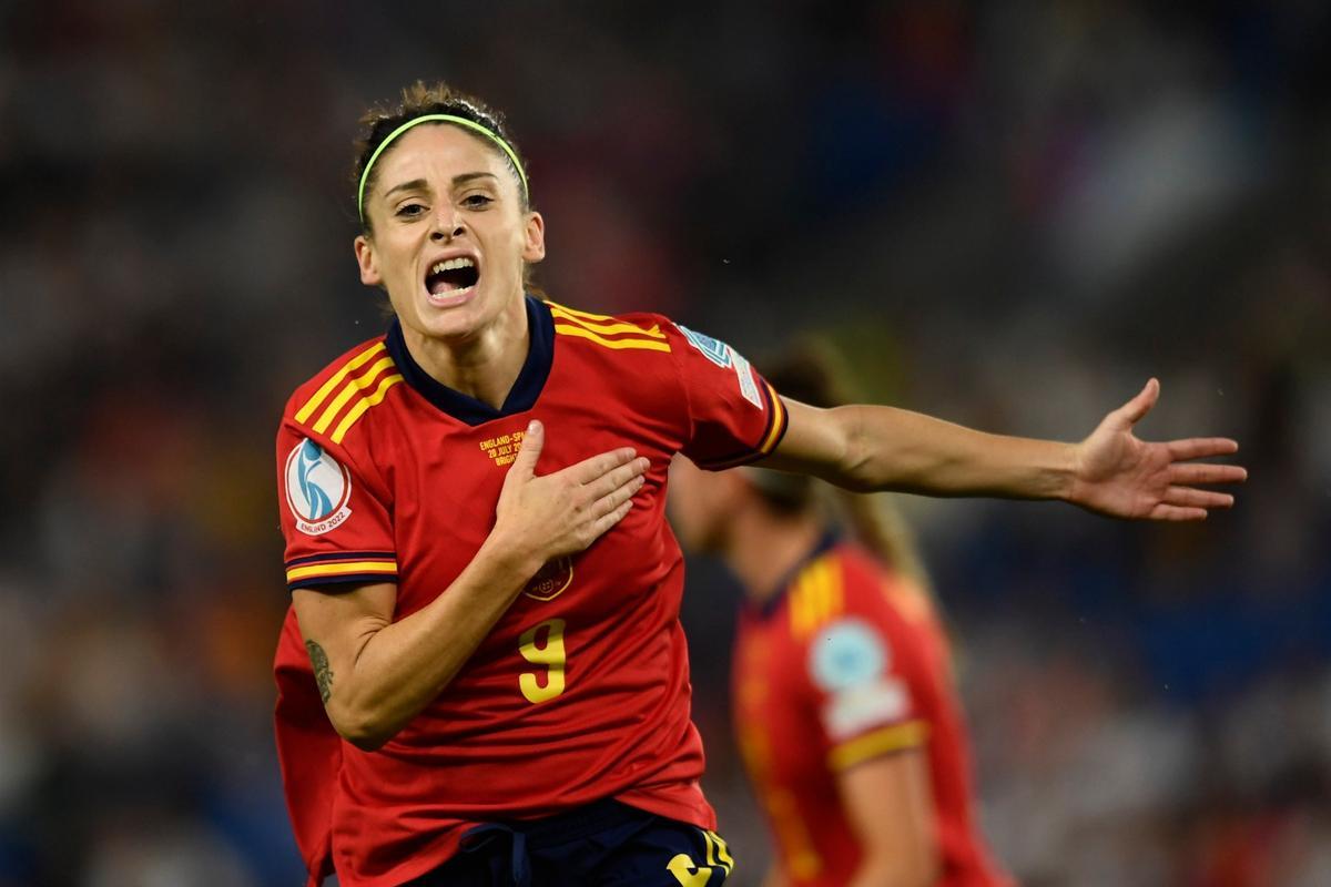 Esther González Rodríguez celebra el primer gol del partido de cuartos