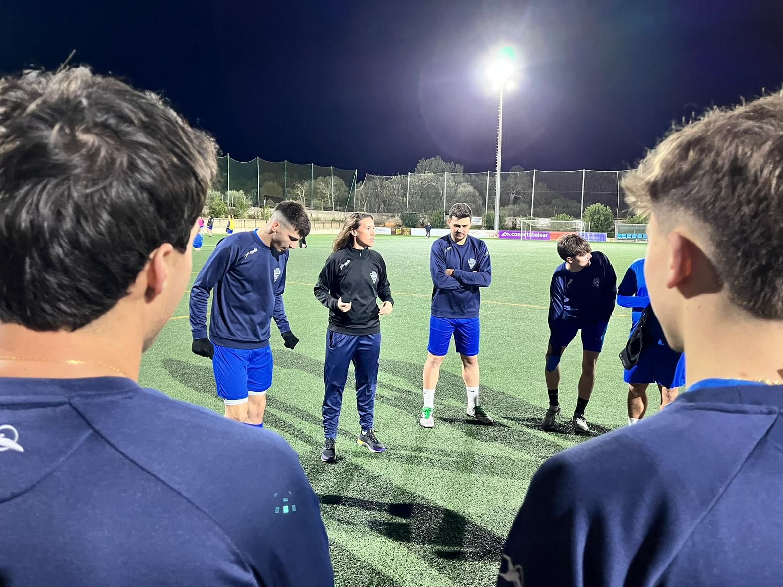 El debut de Alicia Carbonell como entrenadora en el Algaida