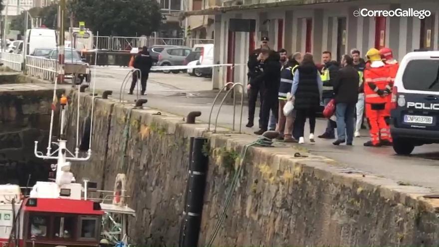 Encuentran el cadáver de un hombre encadenado y sumergido en aguas del puerto de Ribeira