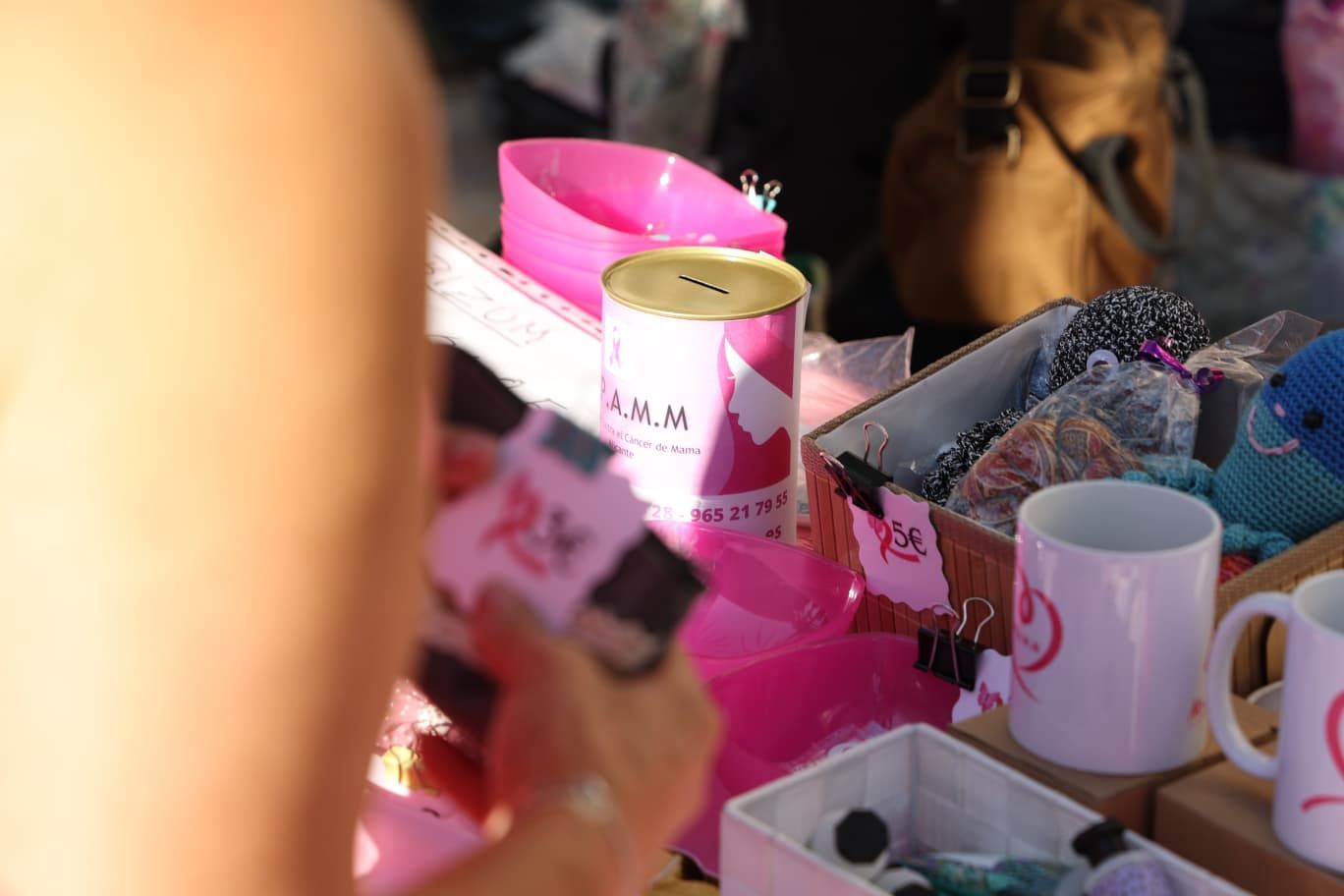 Así ha sido el acto conmemorativo de APAMM en Alicante por Día Internacional contra el Cáncer de Mama