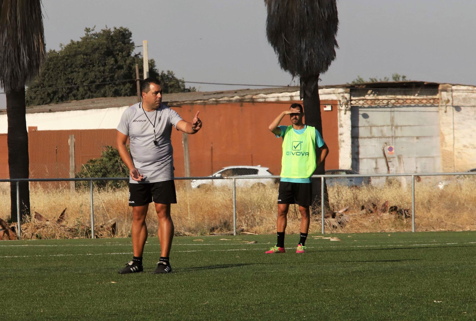 El Córdoba CF se pone a prueba sobre el césped artificial