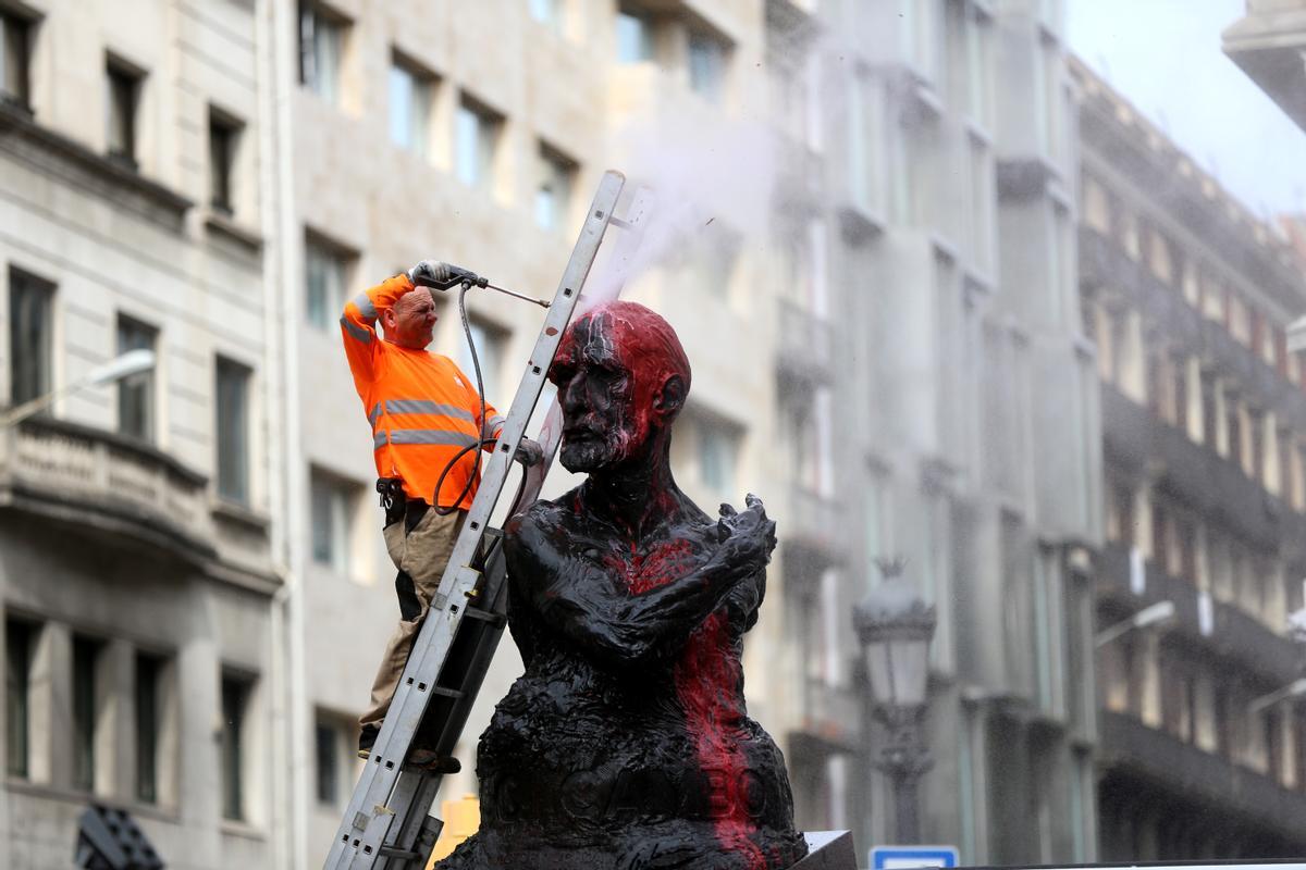 La figura de Cambó, el 2 de mayo de 2017, blanco al parecer del malestar sindical expresado el Primero de Mayo de aquel año.