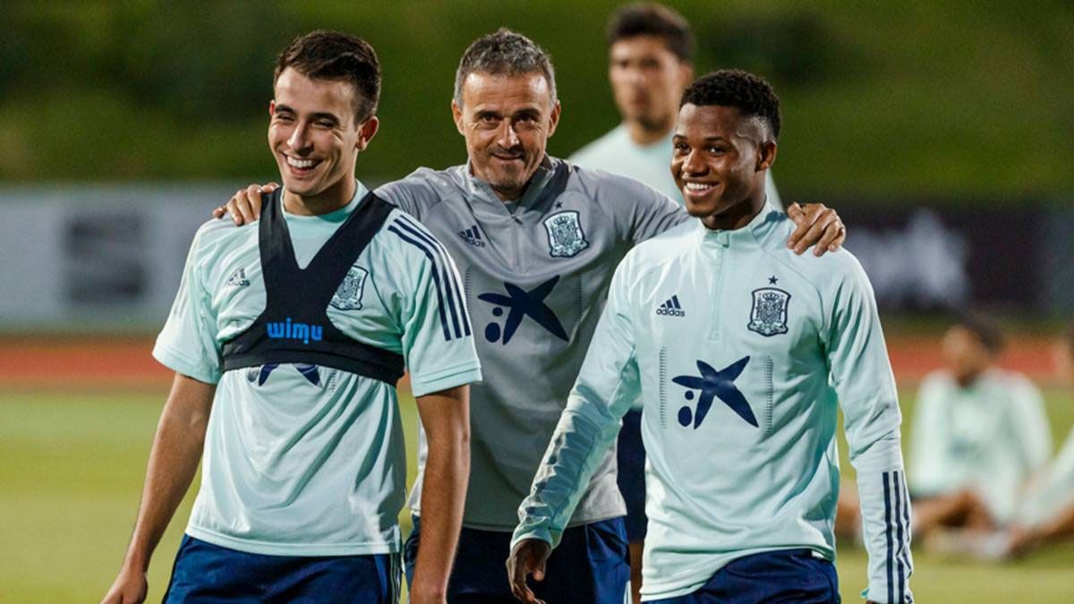 Eric García y Ansu Fati, con Luis Enrique en la selección