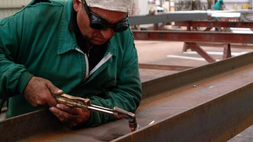 Un trabajador del metal en el Deza.