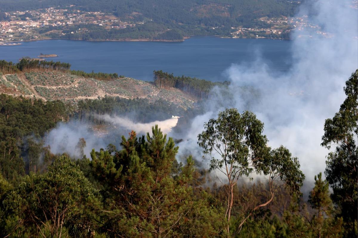 Situación de los incendios activos en Galicia el jueves 21 de agosto