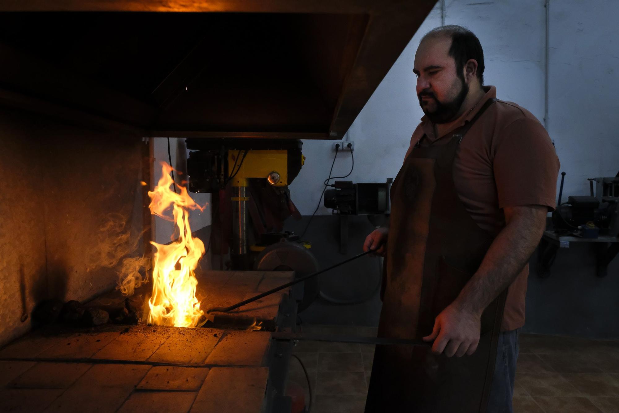 Daylos Kevin, fabricante de cuchillos canarios en Jinámar