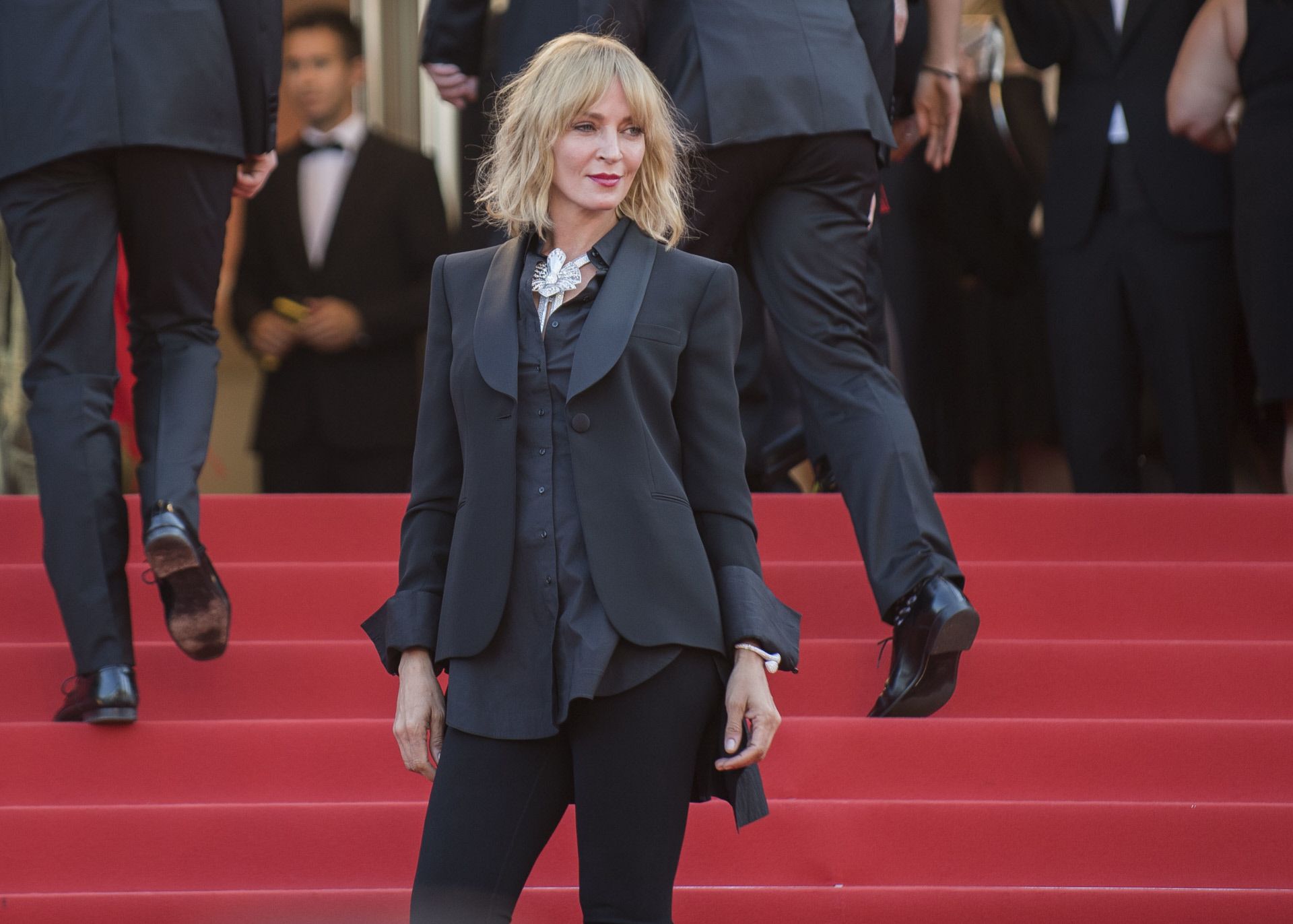 Uma Thurman con traje de chaqueta en Cannes