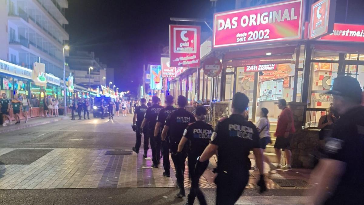 Más de 70 agentes participan en un operativo contra la venta ambulante en Platja de Palma