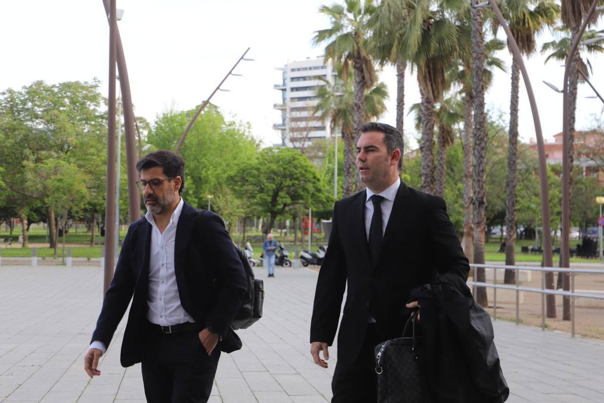 Jesús León llega a la Ciudad de la Justicia de Córdoba.