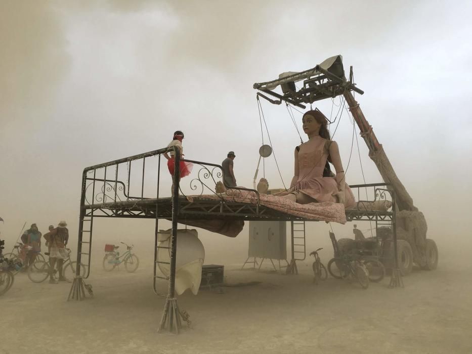 La compañía de teatro urbano de San Vicente relata su experiencia en el festival de arte Burning Man de Black Rock, como única representante española de este encuentro entre 300 propuestas