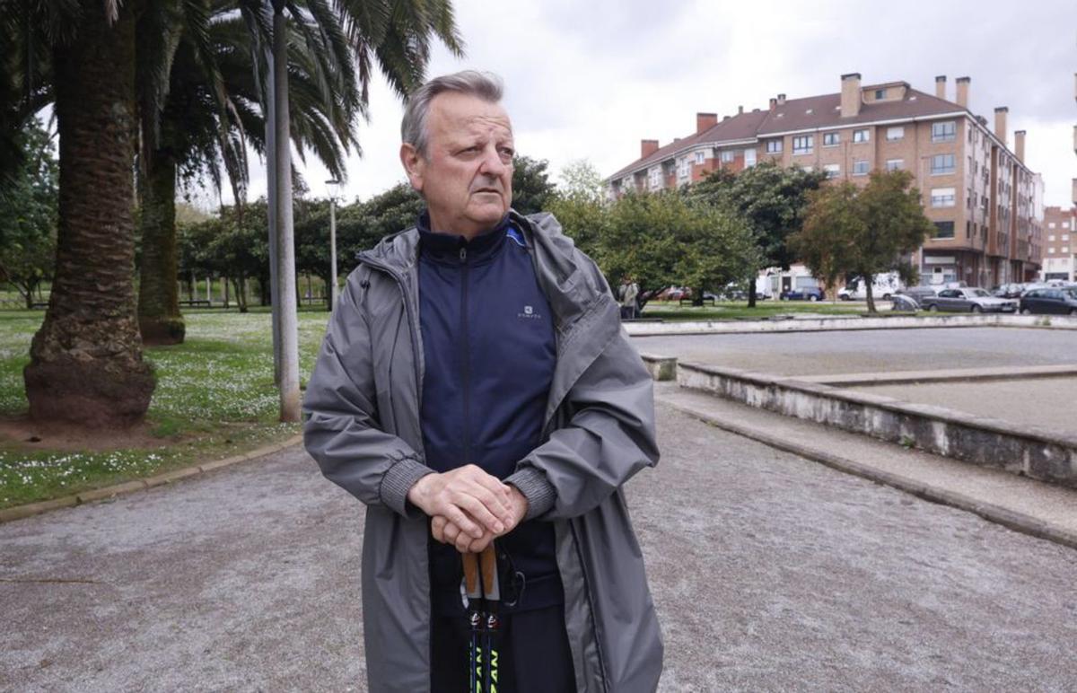 Raúl Aranda, ayer, por las calles del barrio.