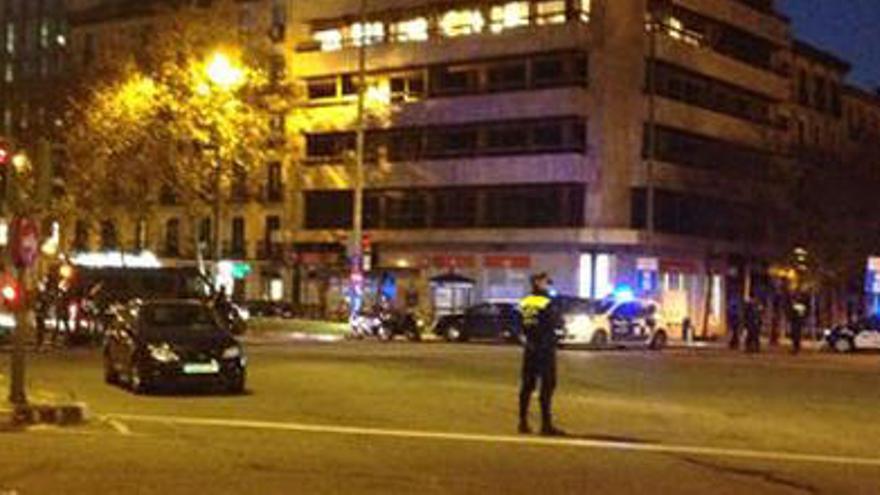 Un hombre estrella un coche con bombonas de butano contra la sede del PP de Madrid