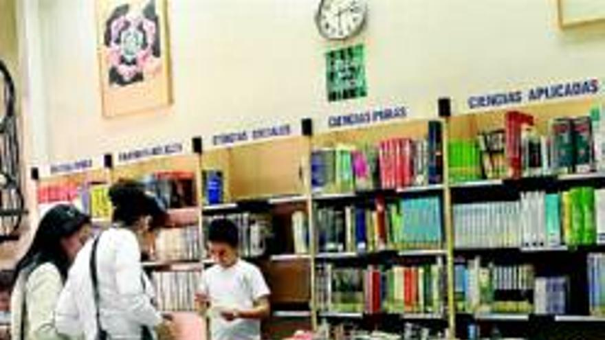 La biblioteca de Olivenza abre un mercado solidario de libros