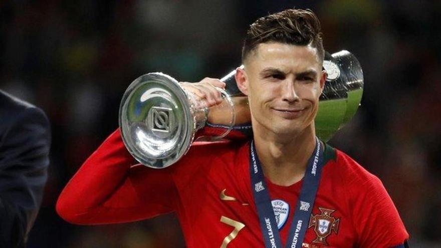 Cristiano le pide a De Ligt que fiche por la Juventus