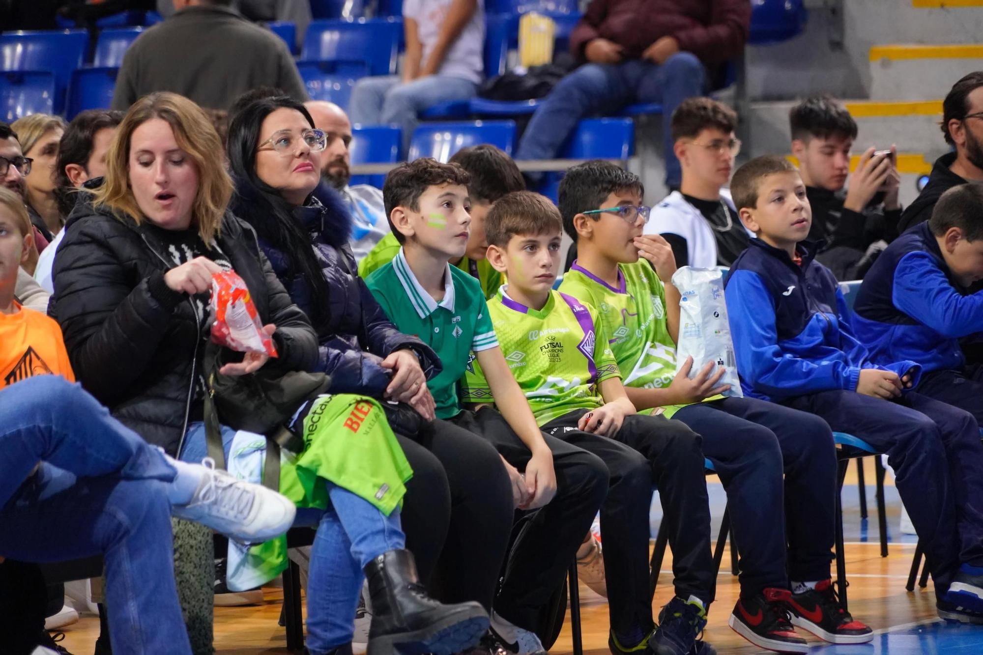 La afición también vivió el triunfo del Palma Futsal en Son Moix