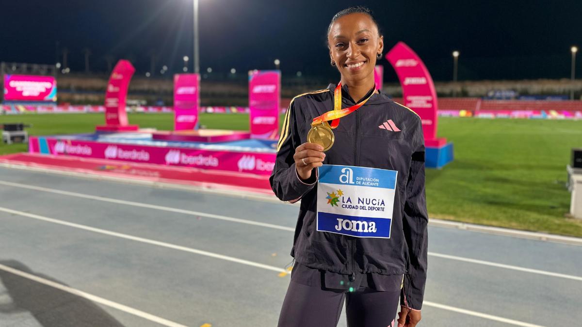 Ana Peleteiro, con su medalla de oro
