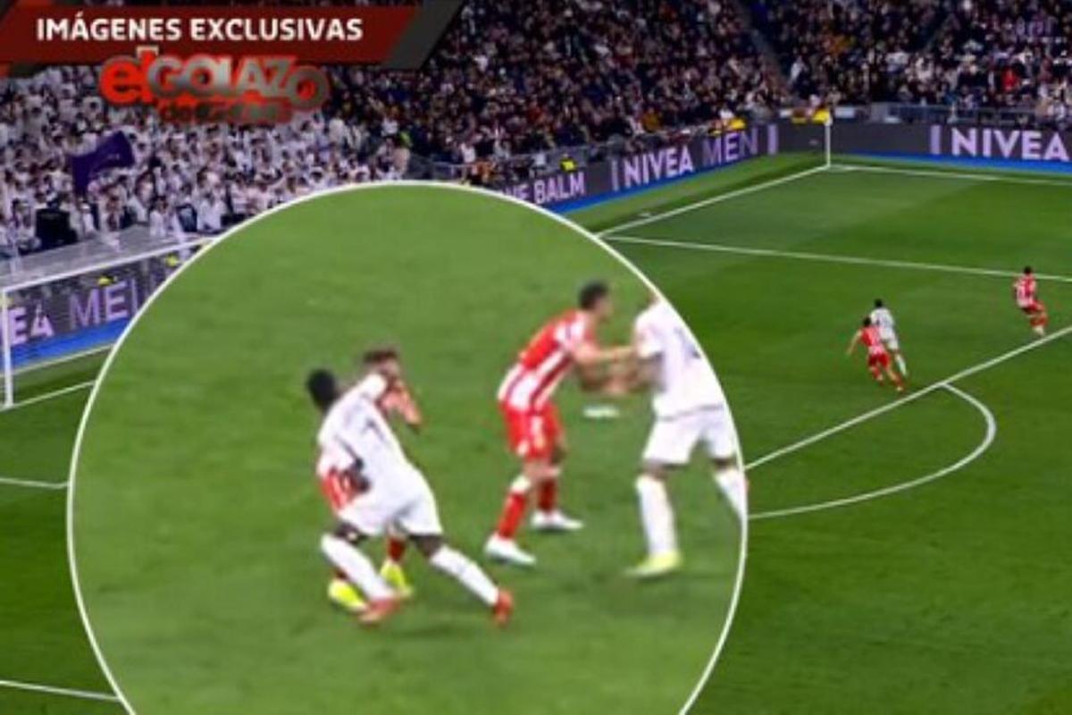 Fotograma en el que se percibe la posible agresión de Vinicius a Pozo durante el Real Madrid - UD Almería.