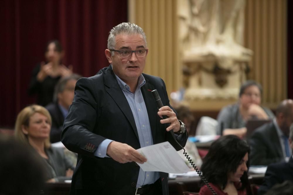 Pleno en el Parlament de día 4 de abril