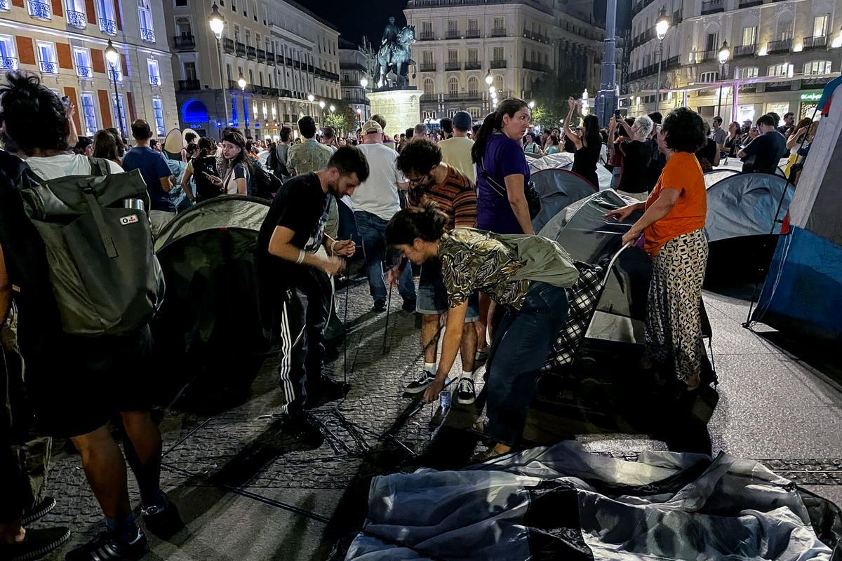 Acampada en la Puerta del Sol para reclamar la aprobación del 'decreto Maricarmen'. Acampada en la Puerta del Sol para reclamar la aprobación del 'decreto Maricarmen'.