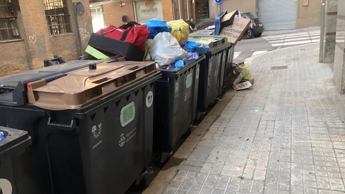 Els contenidors de Manresa, plens a vessar