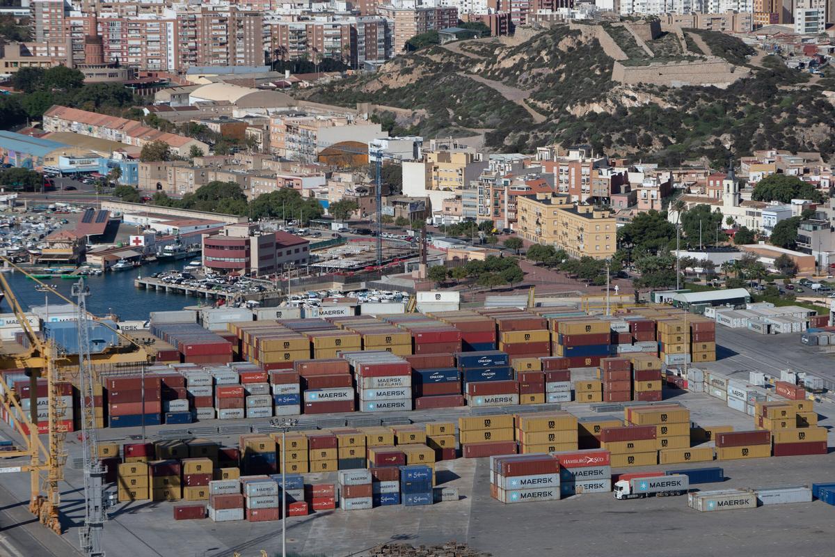 Contenedores en el Puerto de Cartagena en una imagen de archivo
