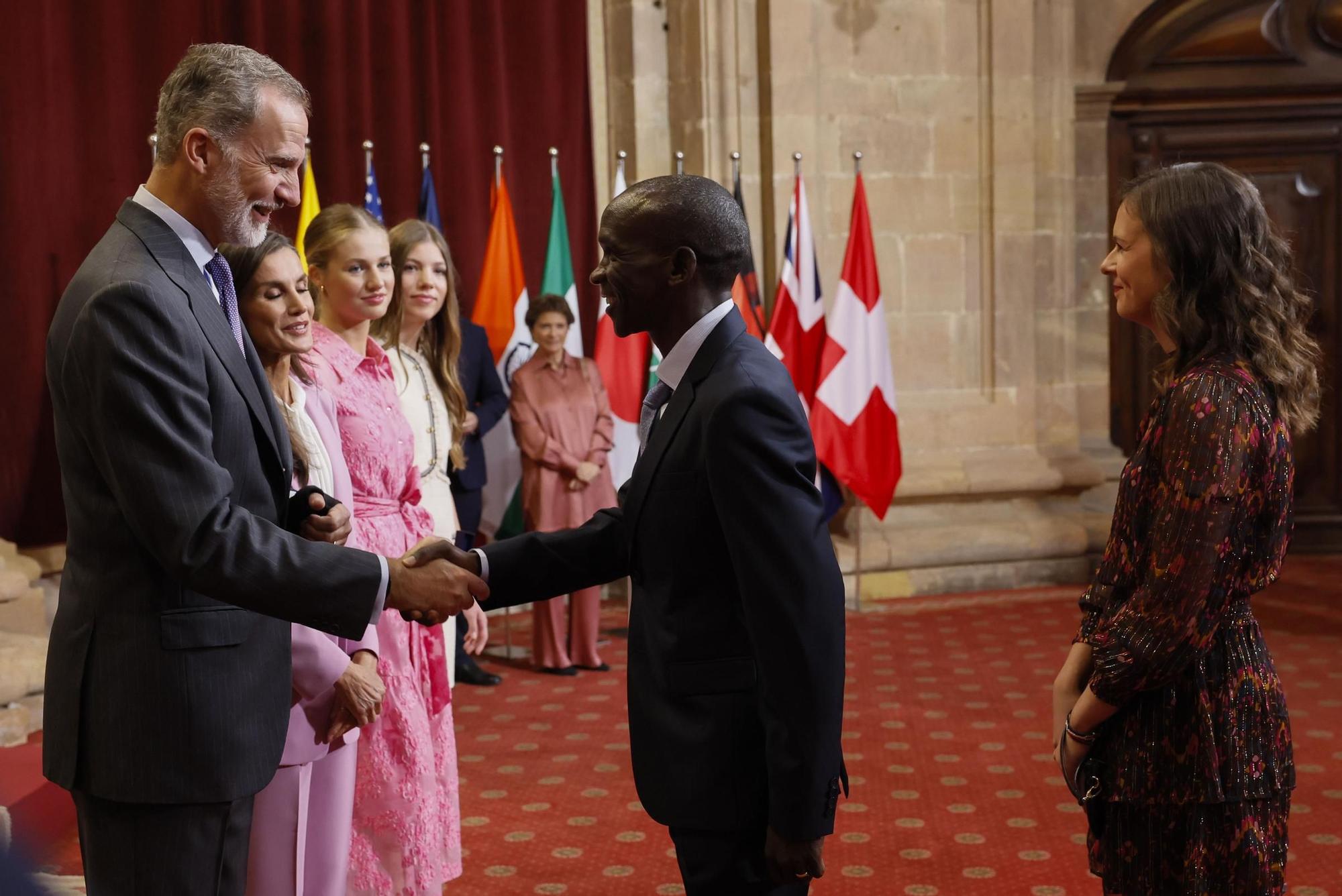 EN IMÁGENES: Personalidades, políticos y premiados se dan cita en el hotel de la Reconquista antes de la ceremonia de entrega de los Premios "Princesa"