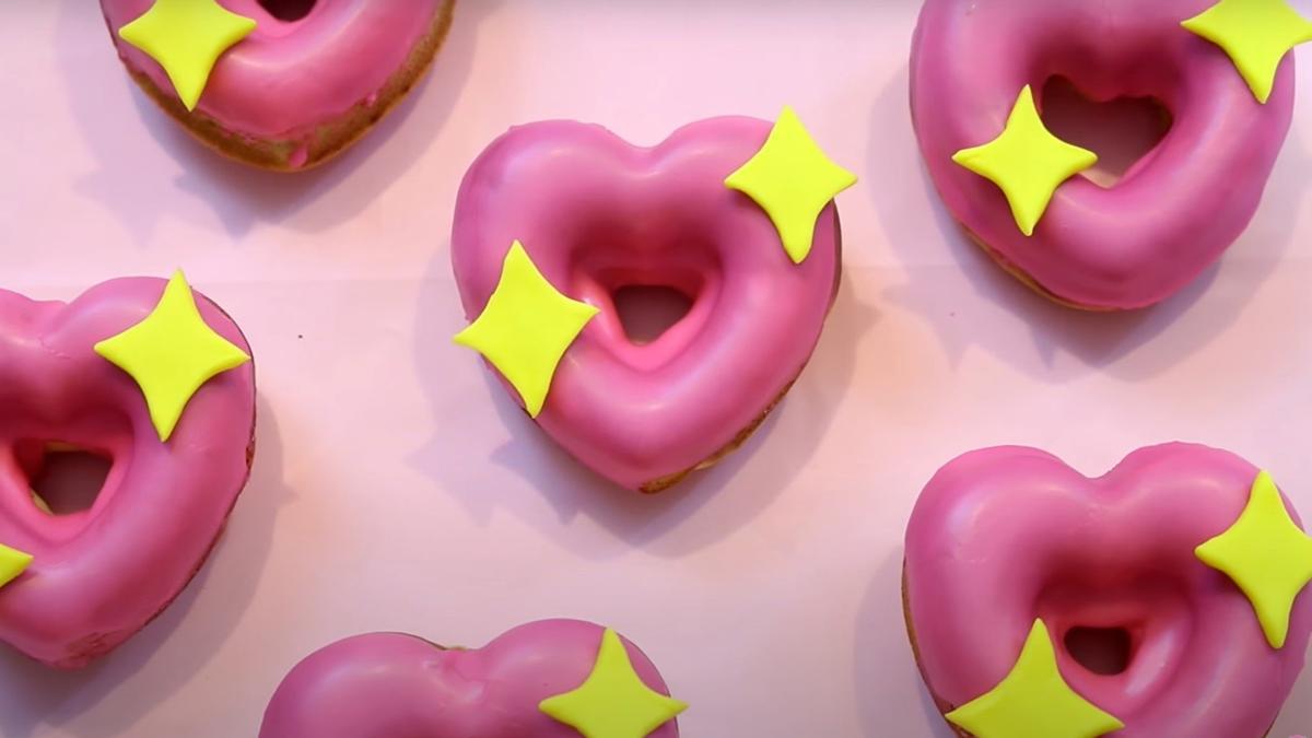 Los mejores dónuts para San Valentín: ¡de emoji!