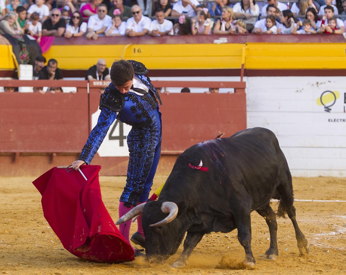 Nek Romero, en un buen muletazo en Algemesí