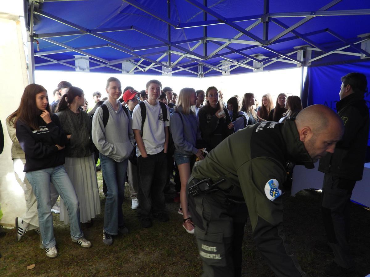 Estudiantes de Alemania, Italia y Azores aprenden claves para combatir los incendios en Arzúa