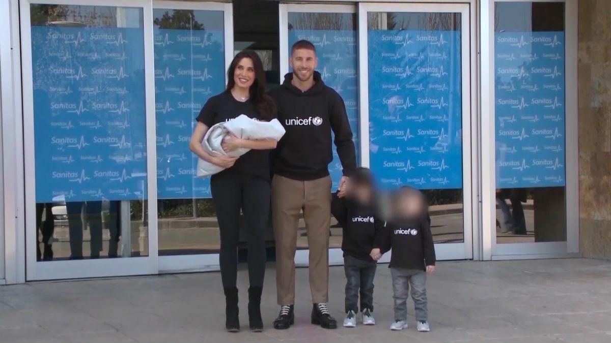 Pilar Rubio con su marido e hijos.