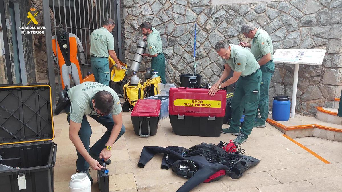 El Grupo de Especialistas en Actividades Subacuáticas (GEAS) y el Equipo de Rescate Especial de Intervención en Montaña (EREIM).