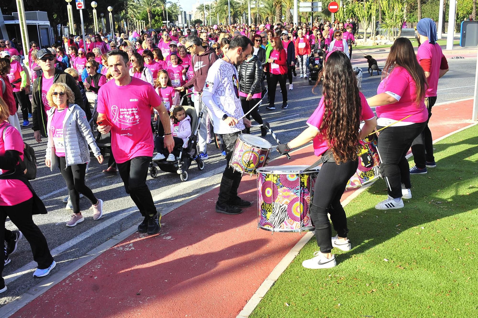 Una marea rosa imparable contra el cáncer de mama en Elche