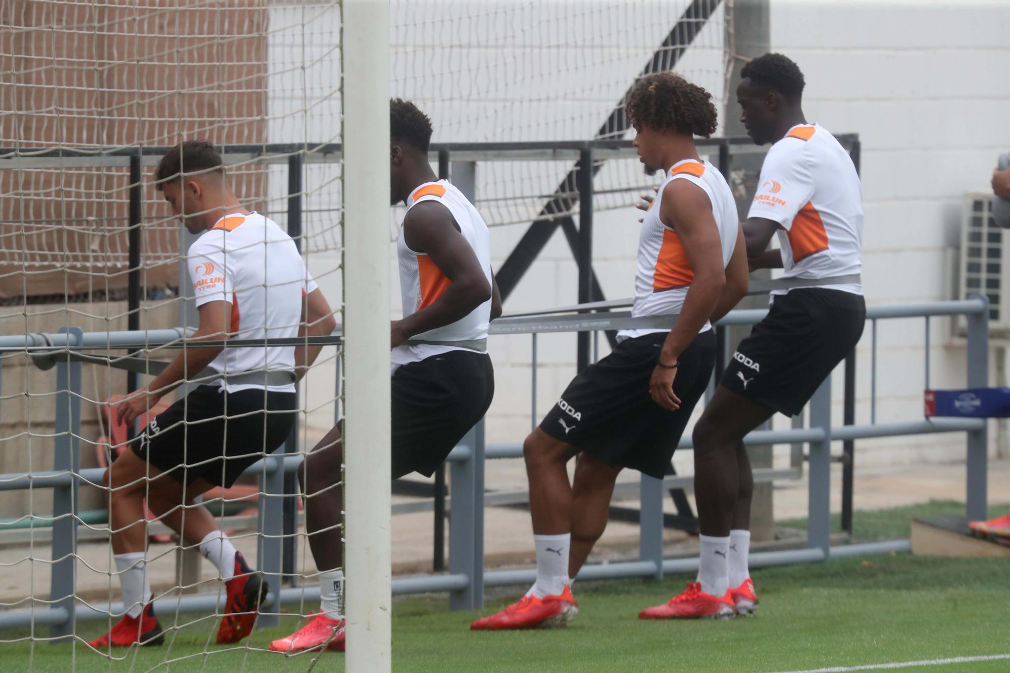 Entrenamiento en dos grupos para el Valencia CF