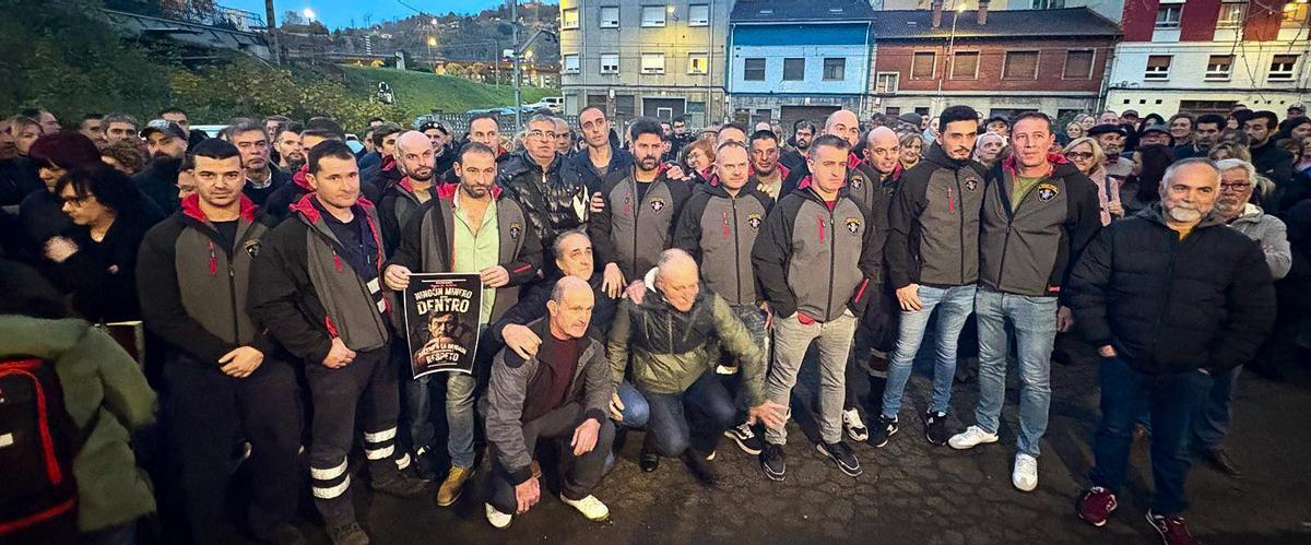 Integrantes de la Brigada, en una de las movilizaciones a favor de su continuidad.