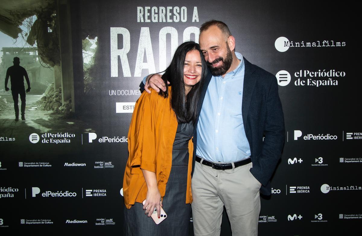 Rosaura Romero y Marc Marginedas en el preestreno del documental Regreso a Raqqa en el Circulo de Bellas Artes en Madrid. 