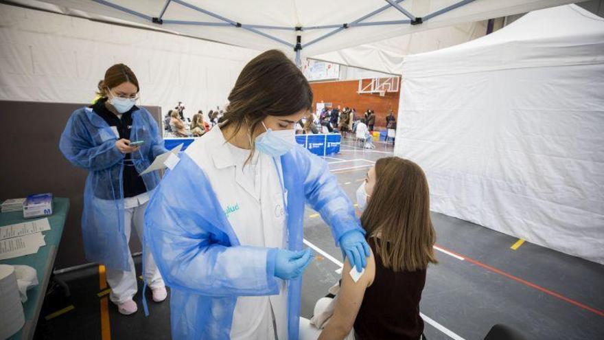 Otros 12.000 profesionales pueden ya pedir cita para la vacunación