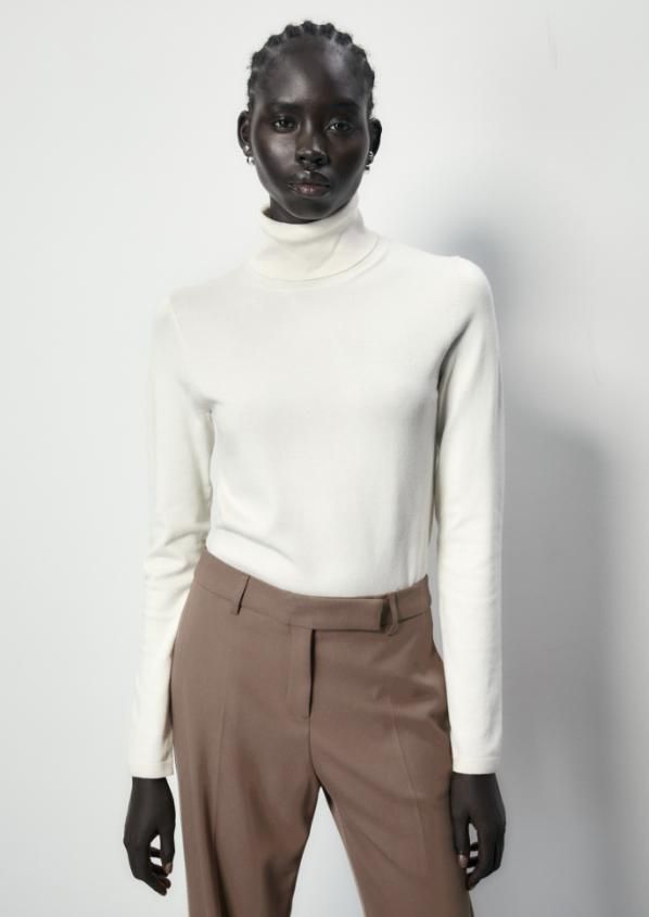JERSEY BLANCO DE PUNTO Y CUELLO VUELTO