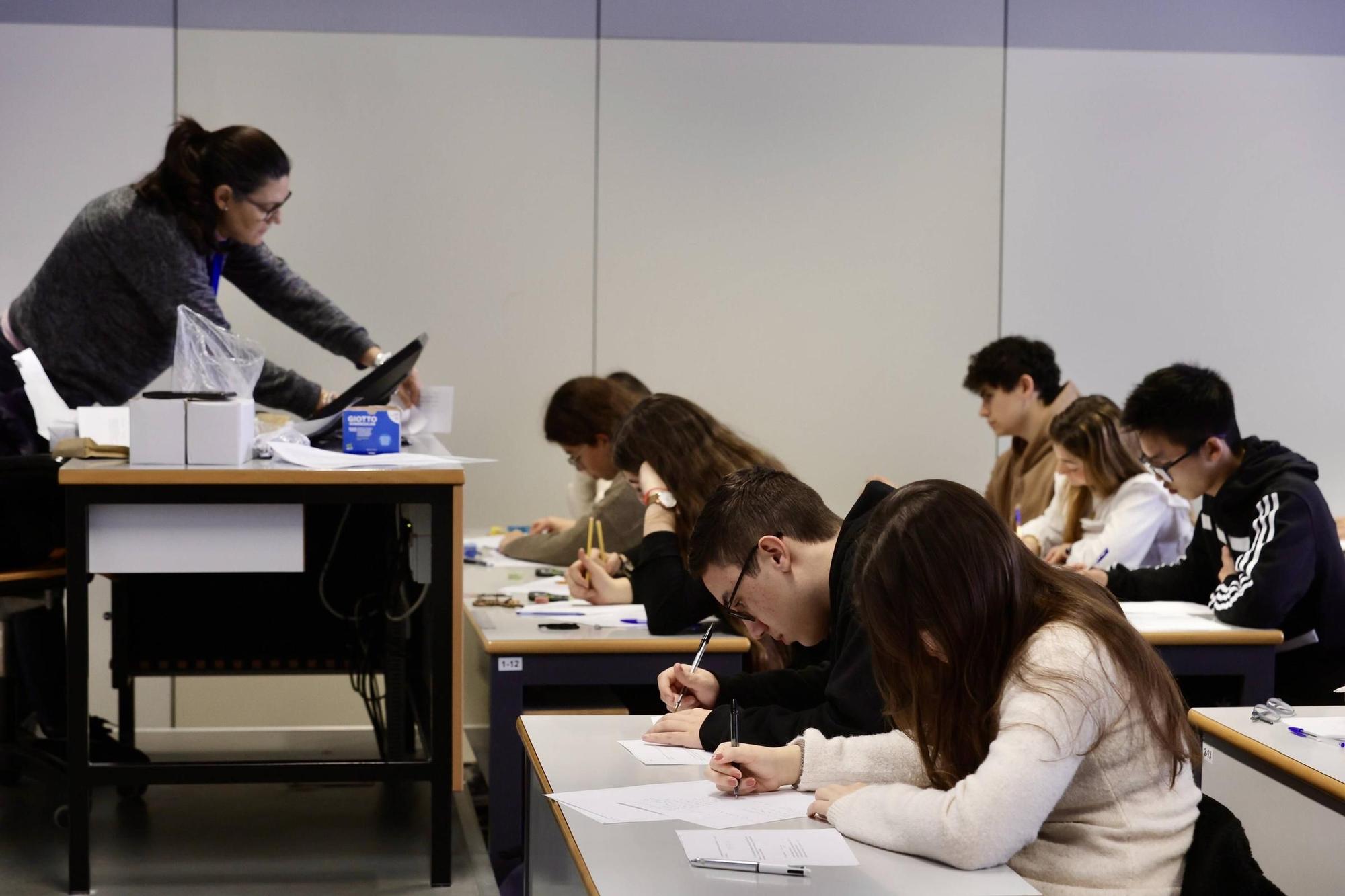 Dos mil niños participan en la Olimpiada Matemática que hoy ha organizado el Colegio Guadalaviar en la UPV
