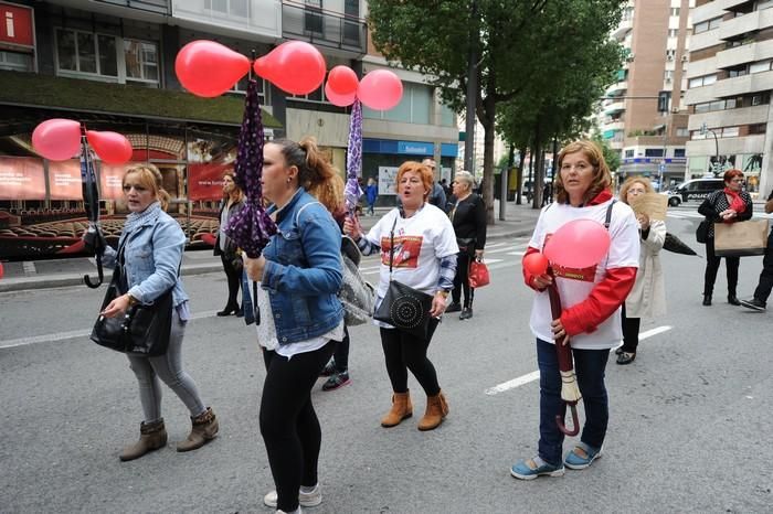 Manifestación de afectados por el cierre de iDenta