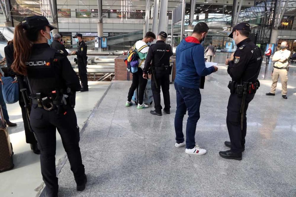 Controles policiales en la estación María Zambrano