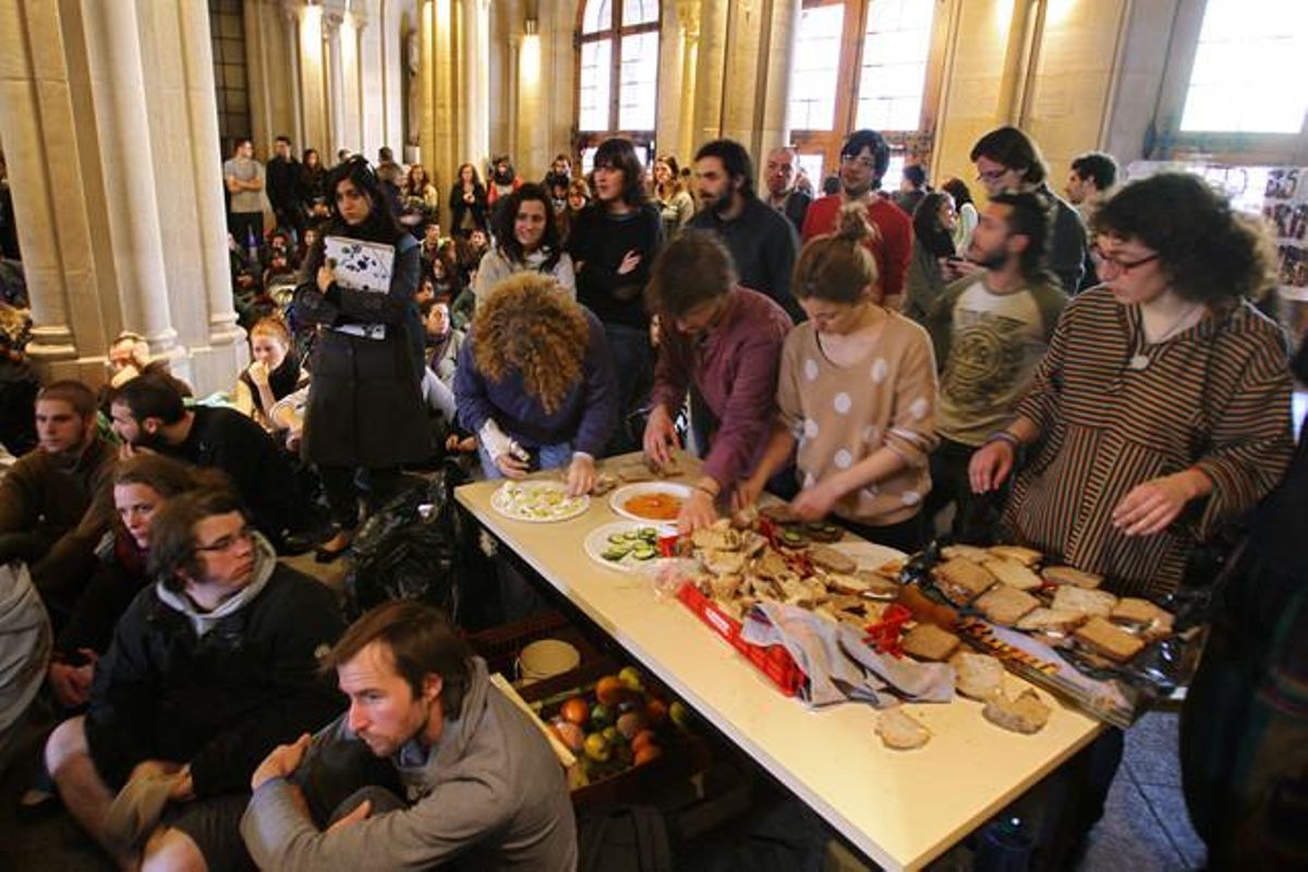 Estudiants universitaris ocupen el rectorat de la Universitat de Barcelona.