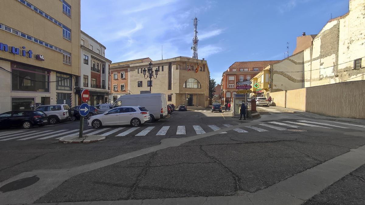 Los estacionamientos se suprimen en la plaza San Francisco para mejorar la visibilidad del Hospital de la Piedad.