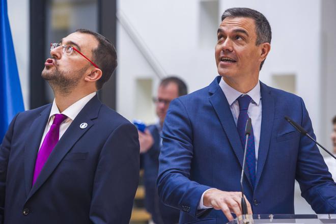 EN IMÁGENES: Visita de Pedro Sánchez al HUCA en Oviedo