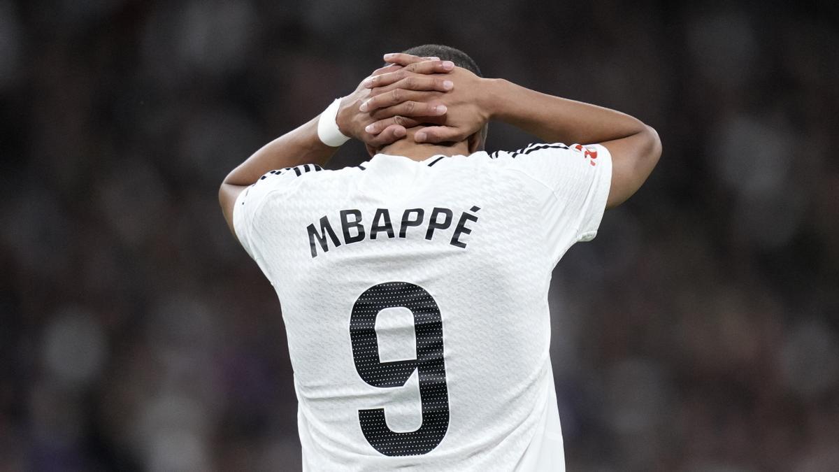 Kylian Mbappe se lamenta tras una ocasión desperdicada con el Real Madrid